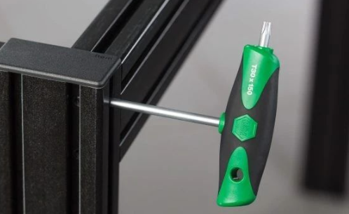 H 型材被用來制作了帶有旋轉支架和旋轉聯(lián)軸器的定位裝置